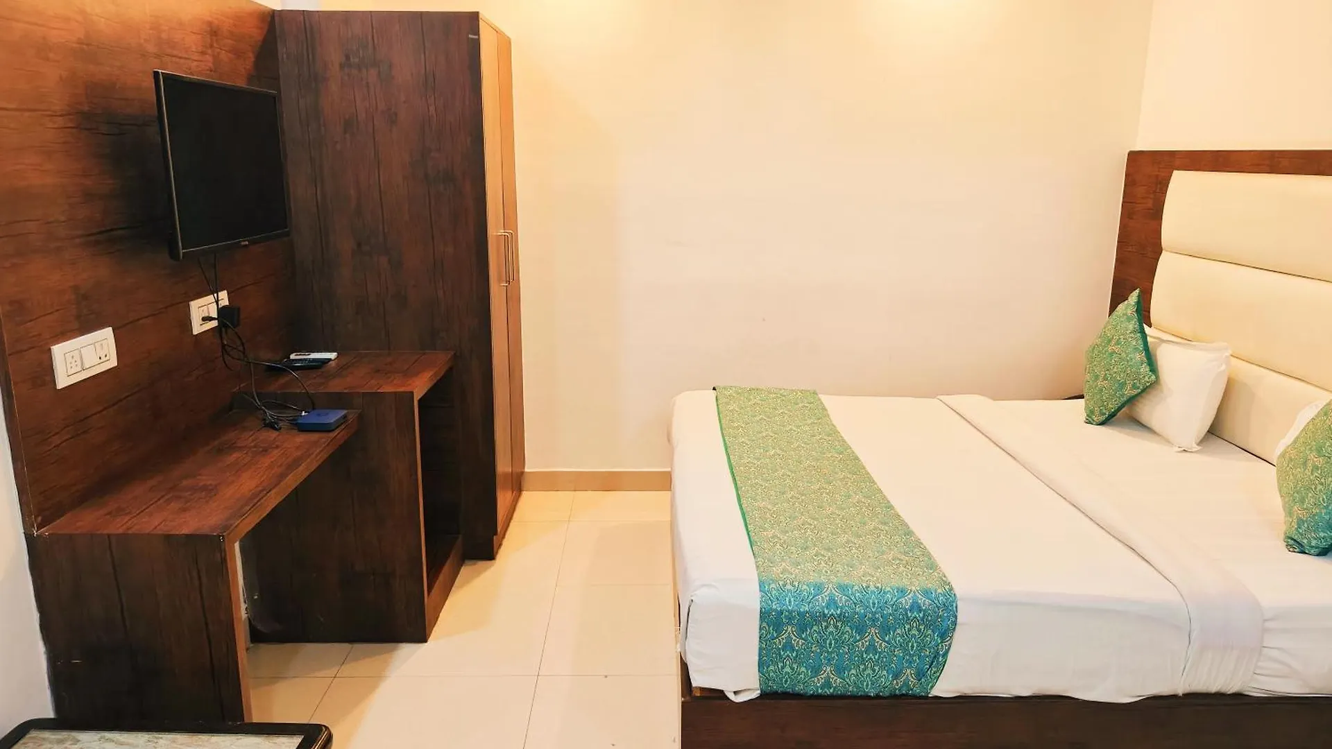 Hotel Royal Tela Plaza A Family Near Igi Airport Delhi New Delhi