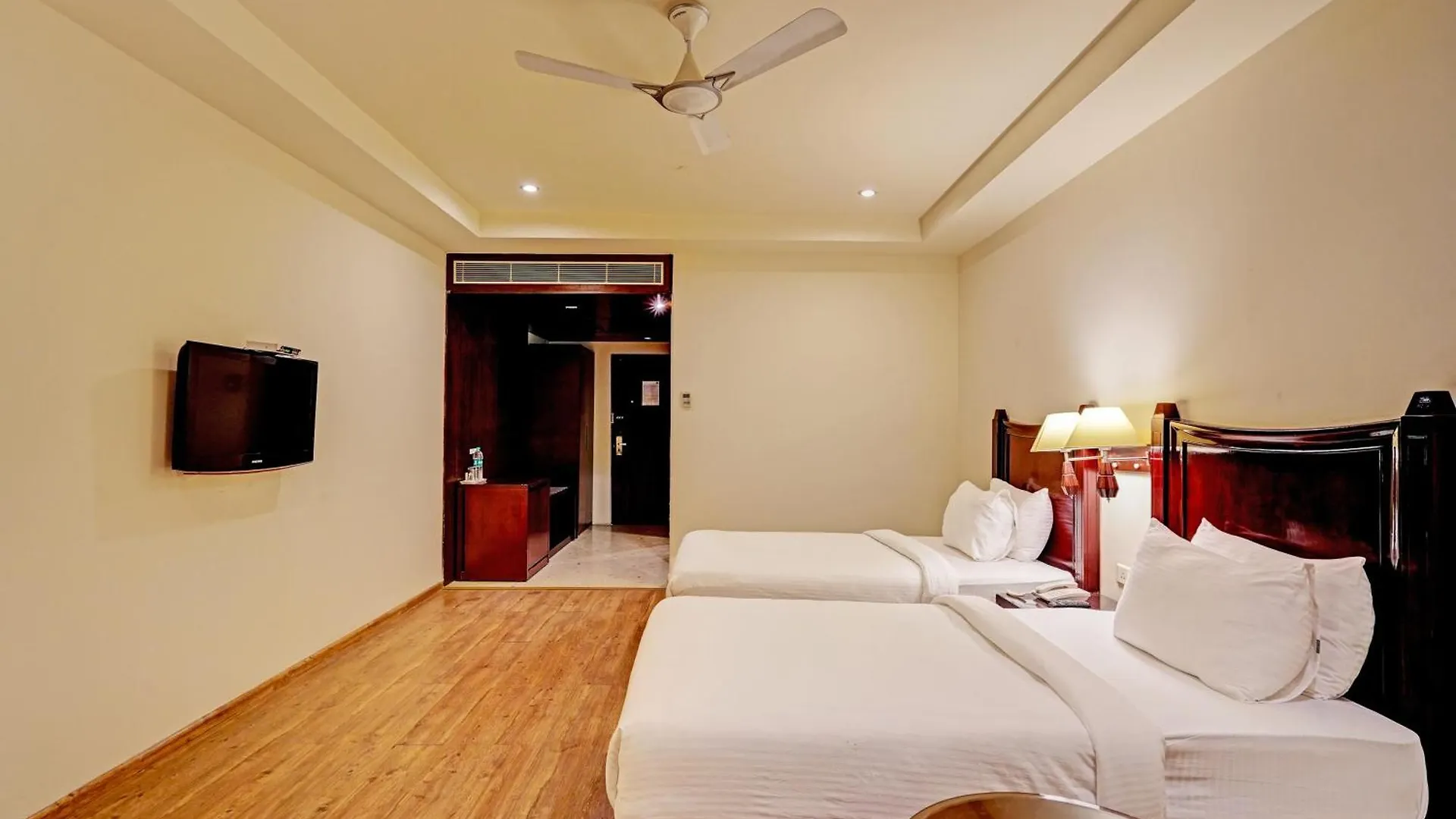 Hotel Royal Tela Plaza A Family Near Igi Airport Delhi New Delhi