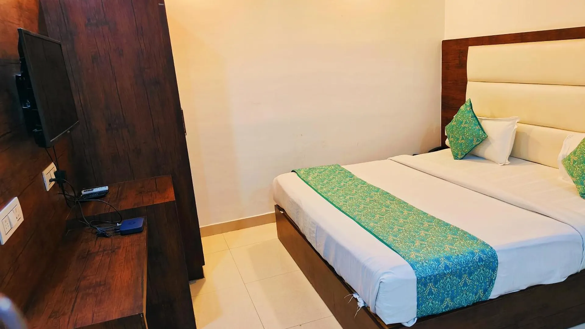 Hotel Royal Tela Plaza A Family Near Igi Airport Delhi New Delhi