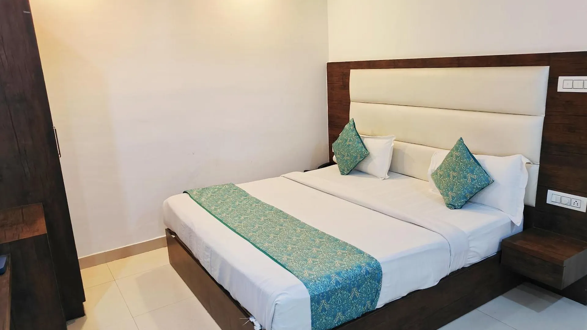 ****  Hotel Royal Tela Plaza A Family Near Igi Airport Delhi New Delhi India